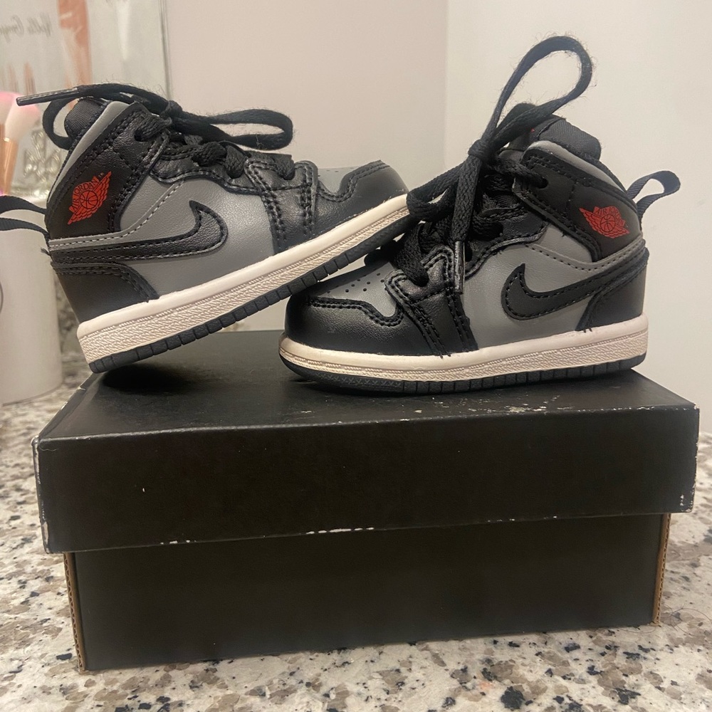 Jordan 1 Mid